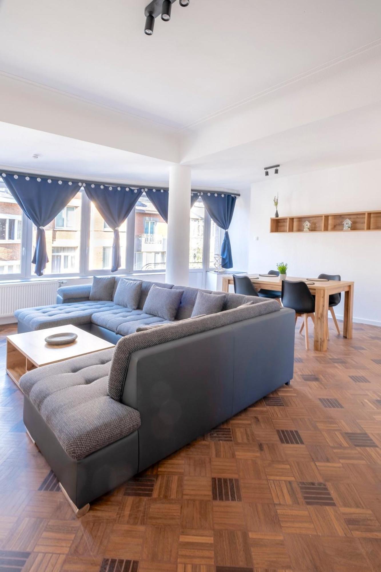 Nomad Apartments - Henin Шарлероа Екстериор снимка