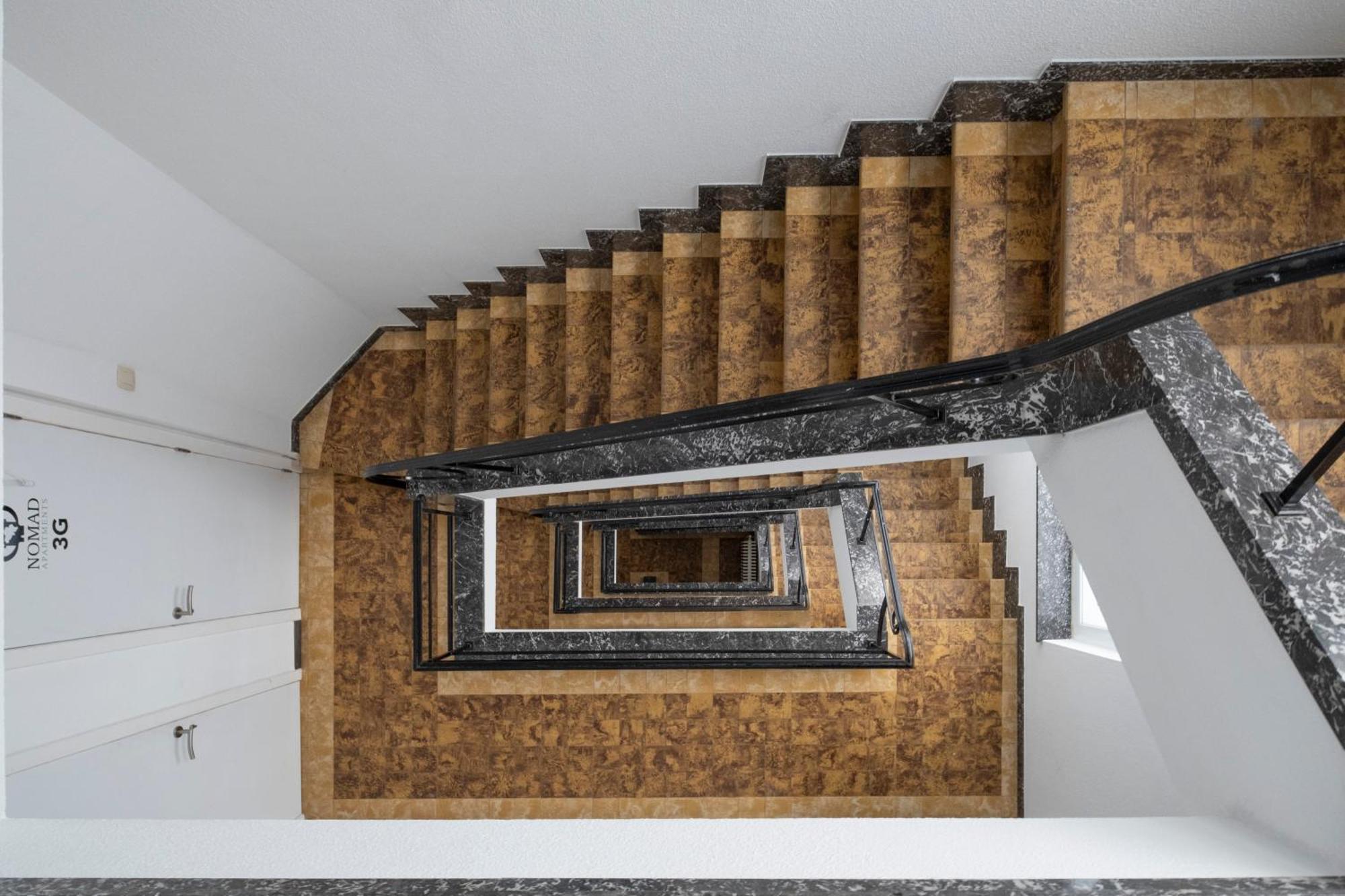 Nomad Apartments - Henin Шарлероа Екстериор снимка